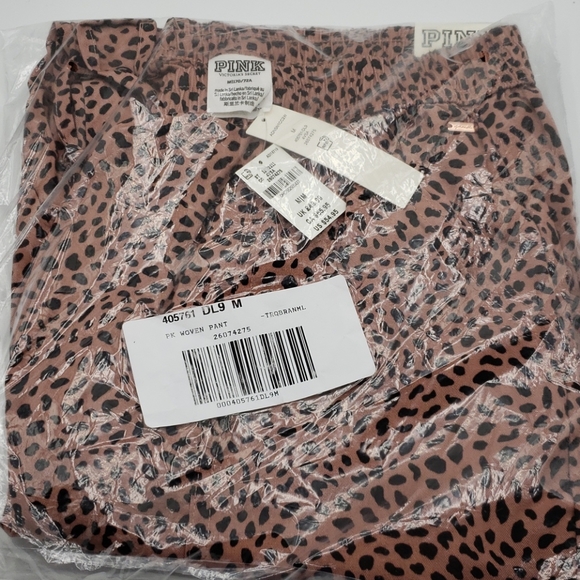 VS PINK Lightweight Jogger - Picture 5 of 7